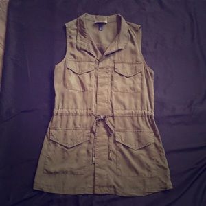 Universal Thread Goods Co. sleeveless blouse